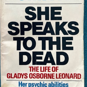 Vintage occult biography: She Speaks To The Dead by Susy Smith, Award Books, 1972