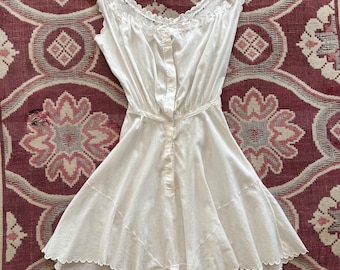 Prenda interior de algodón de una sola pieza de estilo eduardiano antiguo.