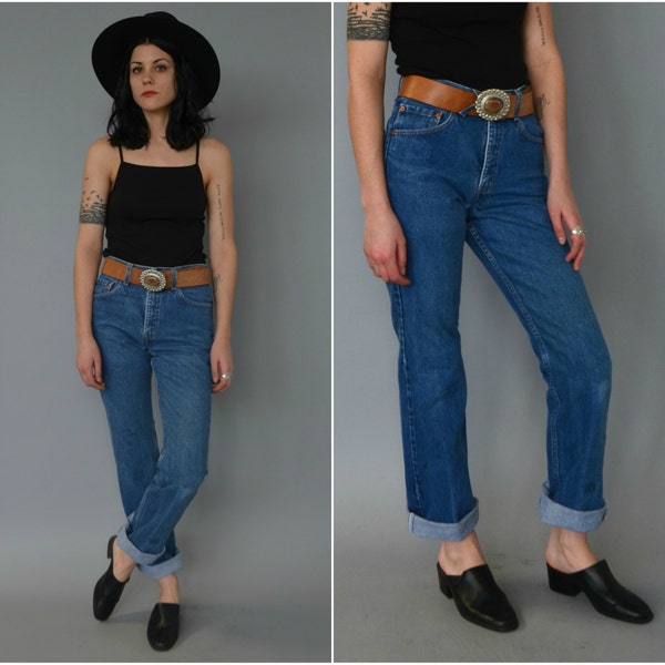 1990s high waisted LEVIS straight leg jeans size 29