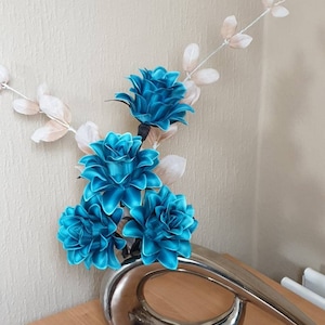 Flores De Seda, Jarrones Modernos, Decoración Del Hogar, Arreglos Florales, Jarrones De Cerámica, Floreros, Flores Azules, Sedas Azules, Decoraciones De Mesa