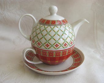 HARRY and DAVID~Teapot w/ Matching Cup & Saucer~" Tea for One"~Porcelain~VinTage