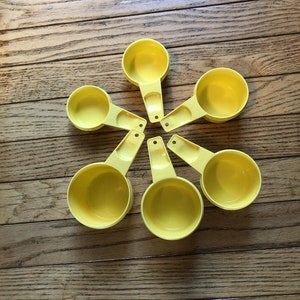 Tupperware Yellow Measuring Cups, Nesting Stacking, Complete Set of 6, Great GIFT Free Shipping