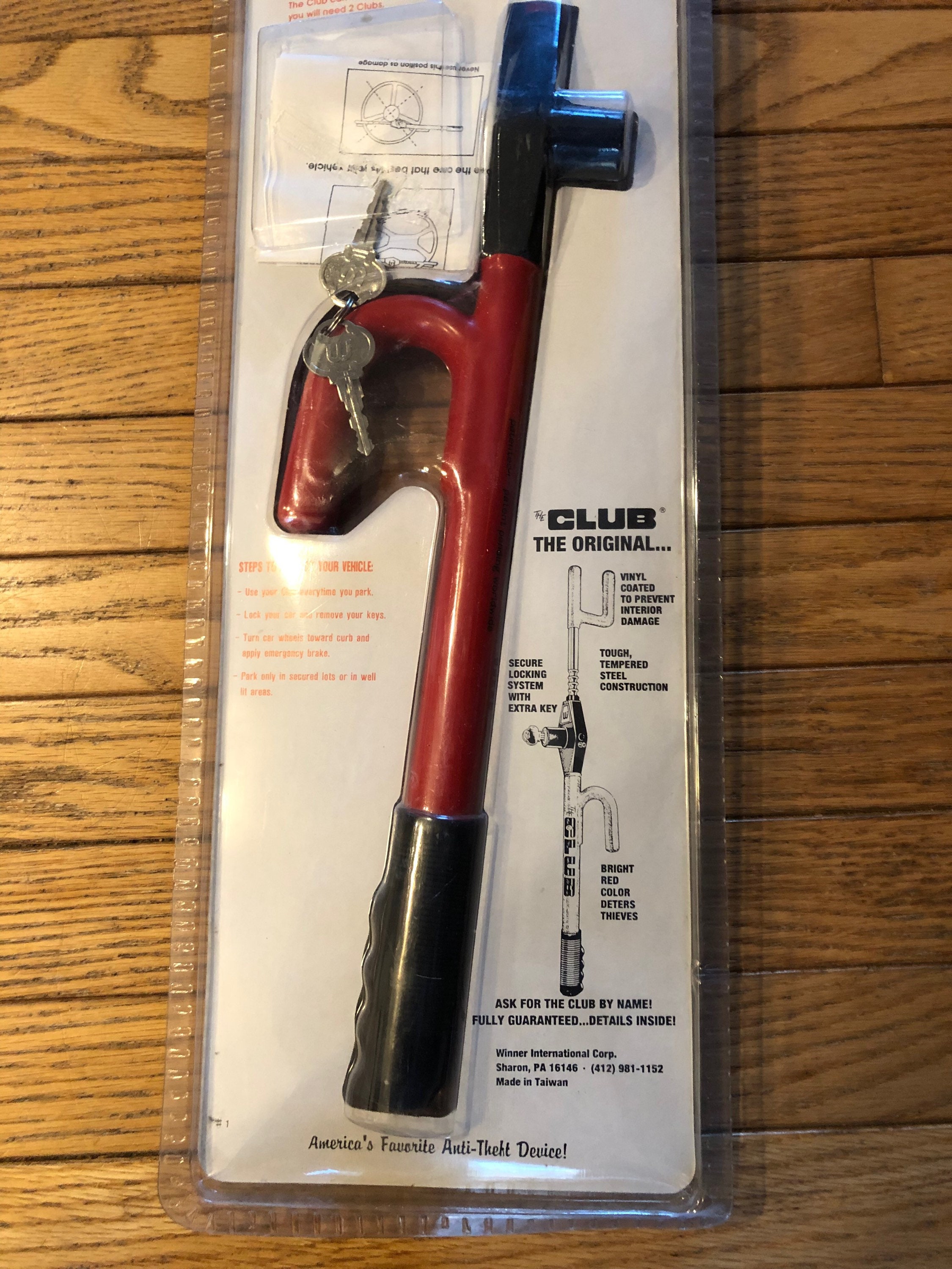 The CLUB Steering Wheel Lock Red - Model 1000 - 2 Keys - New in Package ...