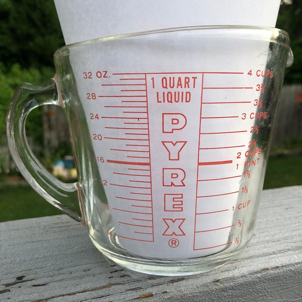 Vintage Pyrex Glass 4 Cup Measuring Cup D Handle NO METRIC Easy to read USA