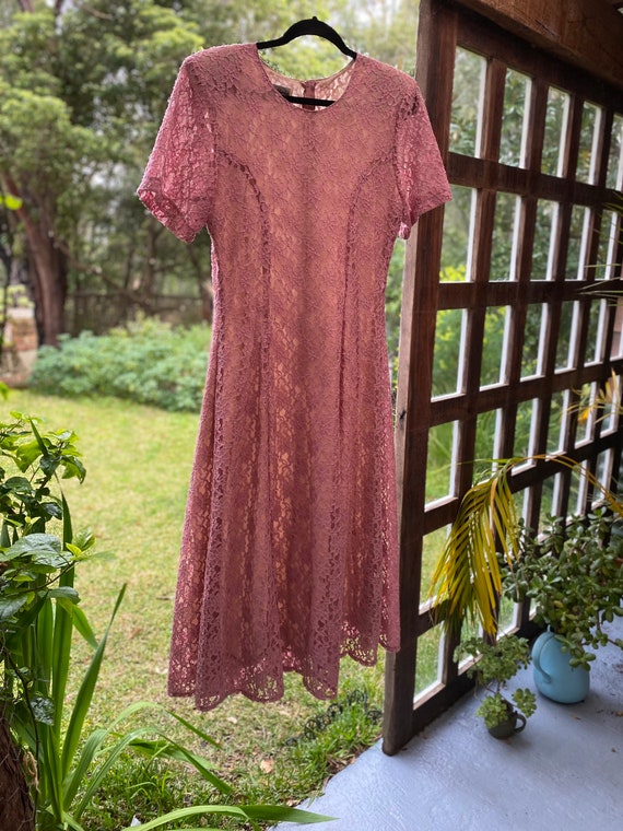 Dusty pink 80s lace dress*lined* *fitted*shoulder pads* *medium/large*