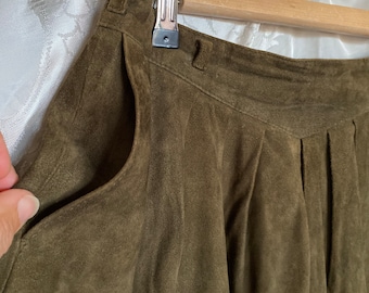 Vintage suede olive green mini skirt * flared* *mini* *pockets* *small*