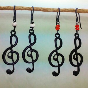 Treble clef black dangle music earrings