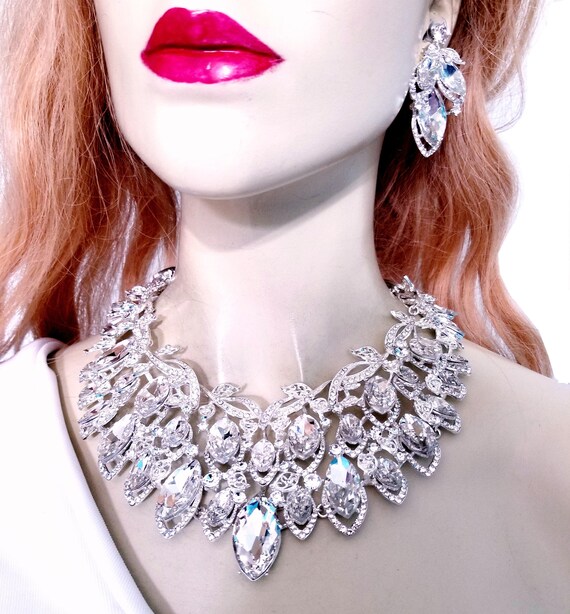Crystal statement necklace deals
