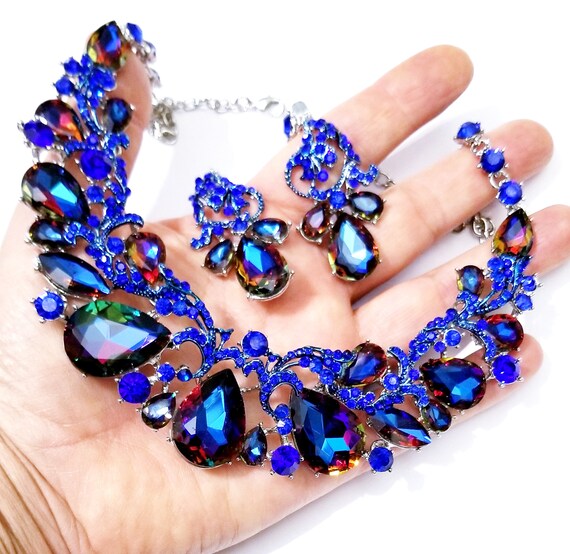 Blue Rhinestone Pendant Necklace - Dazzling Desires