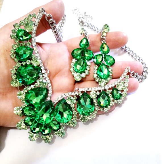 Ever Faith Emerald Green Rhinestone Chunky Collar Necklace, Sparkly Crystal  Costume Statement Jewelry for Women Girls : Amazon.co.uk: Fashion