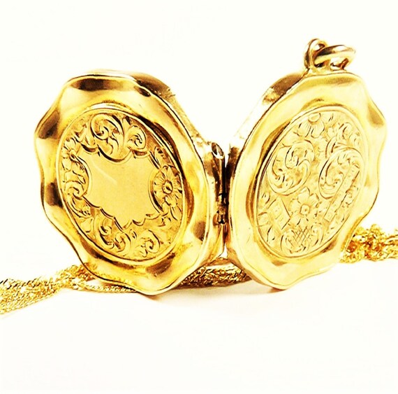 Solid Gold Antique Double Portrait Locket With 18 Inc… Gem