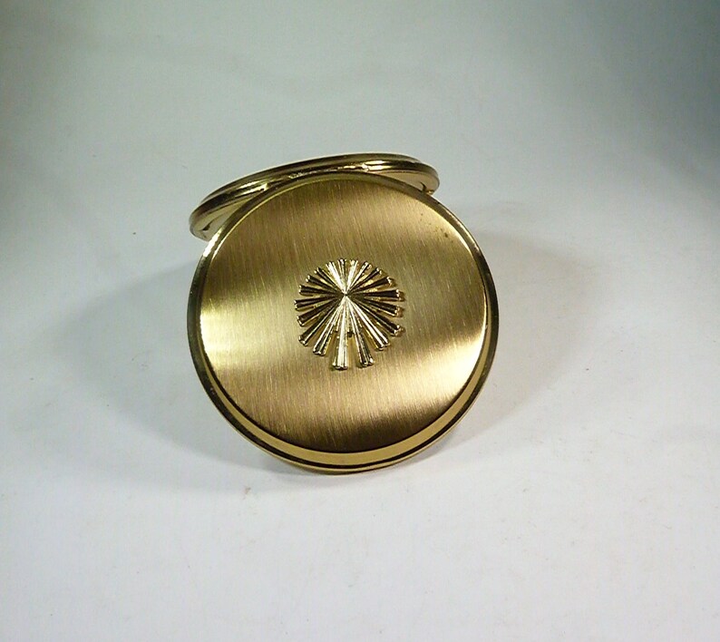 Vintage Compact Mirrors Thoughtful Keepsakes Will Hold Powder Pans Between 60 mm 67 mm
