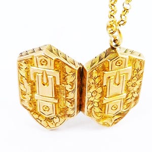 Luxury Antique Victorian Solid Gold Shield Shaped Pendant Necklace