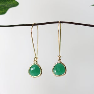 Boucles d'oreilles pendantes quartz vert - Lunette plaquée or 16 carats