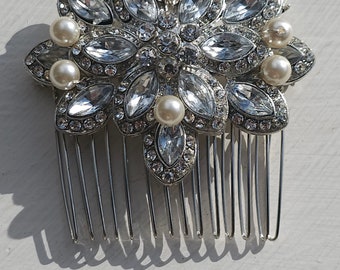 Vintage inspired brooch comb with pearls