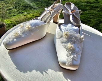 Size 6.5 lace embellished bridal wedding shoes