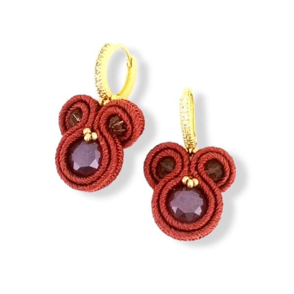 Soutache Ohrringe, kleine Ohranhänger, ziegelrote und goldene Ohrringe,