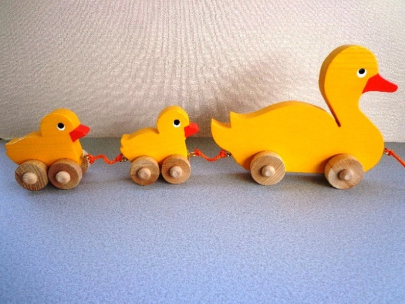 Hand Painted Classic Eco Friendly Kids Toy Wooden Toy Mama Duck /& Babies Easter Toy Gift Kids Great Toddler/'s First Toy Pull Toy