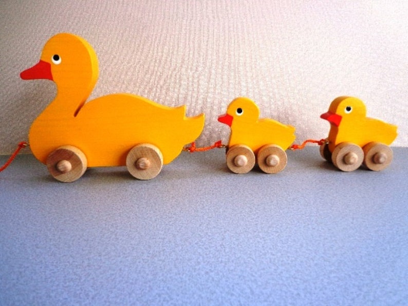 Hand Painted Classic Eco Friendly Kids Toy Wooden Toy Mama Duck /& Babies Easter Toy Gift Kids Great Toddler/'s First Toy Pull Toy