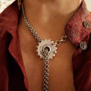 Silver Gear Lariat Necklace: Grunge Steampunk Jewelry