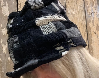 Sombrero negro de patchwork reciclado. Texturas, patrones y tonos de negro n grises. Sombrero negro!! Envío gratis USA.