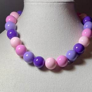 Bubblegum Bead Colorful necklace. Necklace with Big Beads. Lavender, Purple and Pink Stretchy Super Strong Elastic.