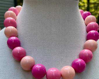 Shades of Pink 20mm Bubblegum Bead Necklace Beadednecklace Chunky Necklace Big Beads Choker Necklace Large beaded jewelry custom color