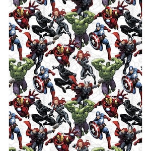 以下が含まれることがあります： 白い背景に、アイアンマン、キャプテンアメリカ、ハルク、ソー、ブラックウィドウ、ブラックパンサーなど、さまざまなマーベルのスーパーヒーローが繰り返しパターンで描かれています。スーパーヒーローは、象徴的なコスチュームとポーズで描かれています。
