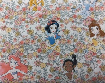 Tkanina z licencją Disney Princess Floral, 100% bawełny, Tkanina cięta na wymiar, Wybierz swój krój