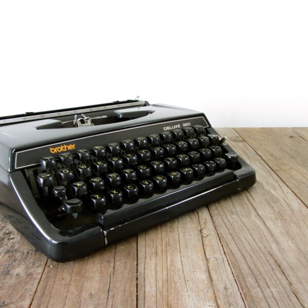 Vintage Typewriter 'Brother Deluxe 220' 1980's -working