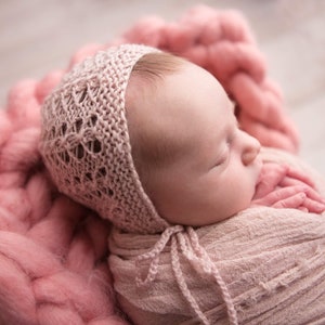 Baby bonnet ,Spring baby bonnet, pink baby bonnet ,Pink photo prop bonnet