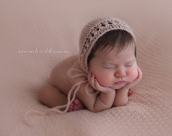 Blush pink seashell baby bonnet knit baby bonnet,Newborn bonnet,Baby girl bonnet ,Pink newborn bonnet