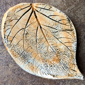 Ceramic leaf