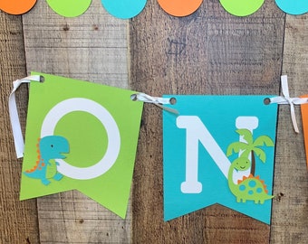Banner de trona de dinosaurio: aguamarina, naranja y lima