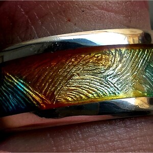 Silver ring engraved and handpainted with personalized text inside: multicolor.