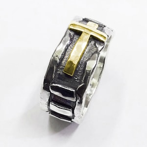 Con testo personalizzato, anello rosario in argento annerito con croce di ottone, forgiato e saldato realizzato a mano.