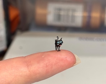 Gato negro en miniatura para casa de muñecas