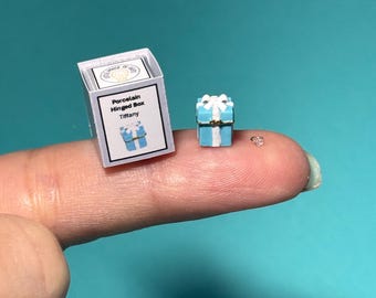 Miniature Present Hinged Box