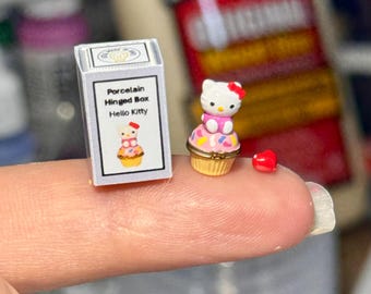Miniature Kitty Hinged Box