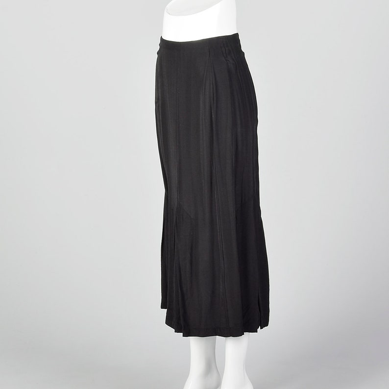 Small 1980s Norma Kamali Black Mermaid Skirt Pleated Hem Lightweight Skirt Casual Separates Classic 80s Vintage image 3