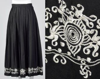 Small 1990s Anne Klein A Line Black Skirt White Embroidered Border Linen Midi Skirt Casual Spring Summer 90s Vintage