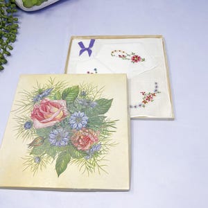 Vintage Irish Linen Handkerchiefs, 3 X beautiful hankies, vintage handkerchiefs, gift boxed, 3 floral embroiderered handkerchiefs,