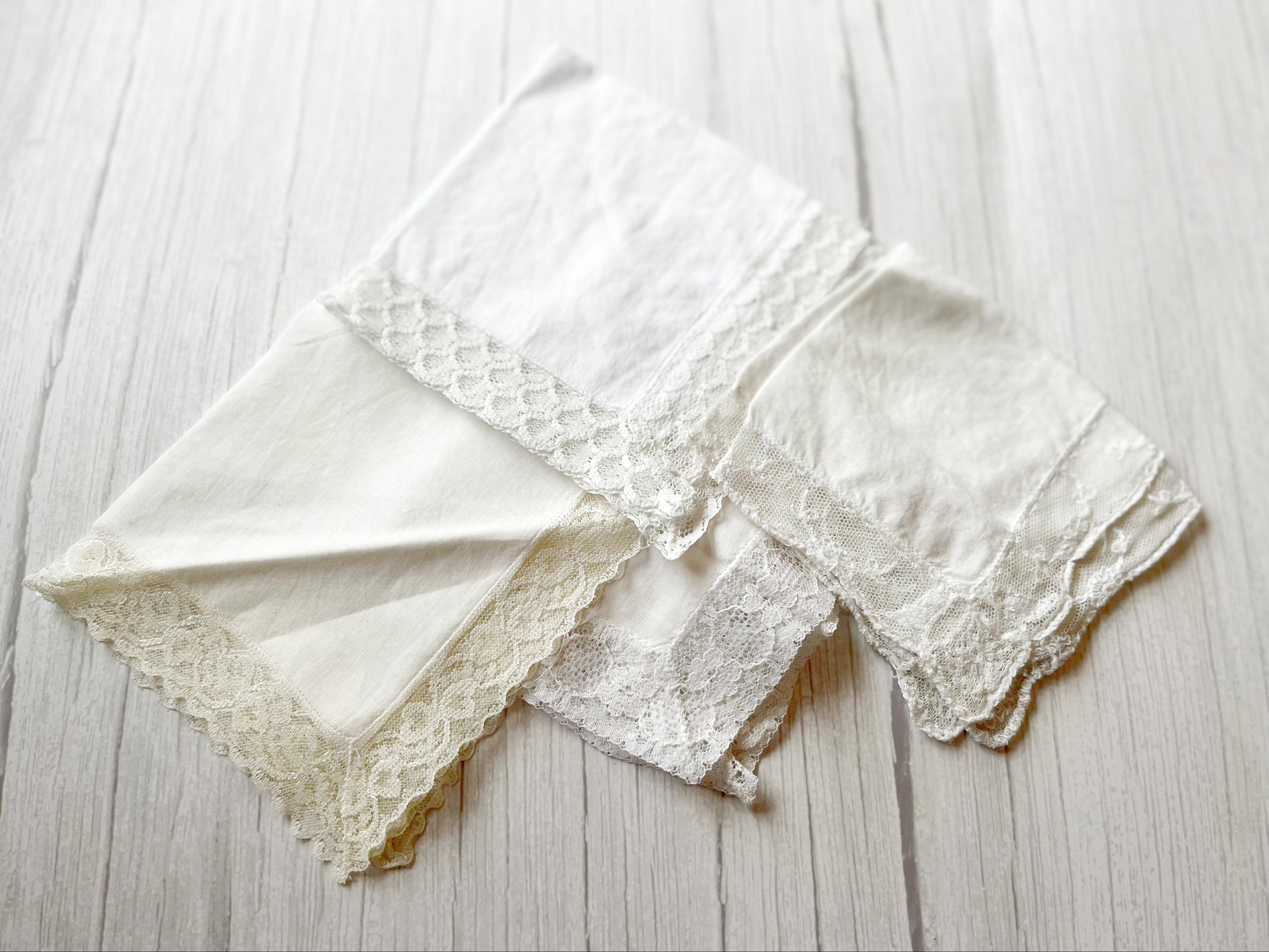 4 X Vintage White Lace Handkerchiefs, Beautiful  display picture 1