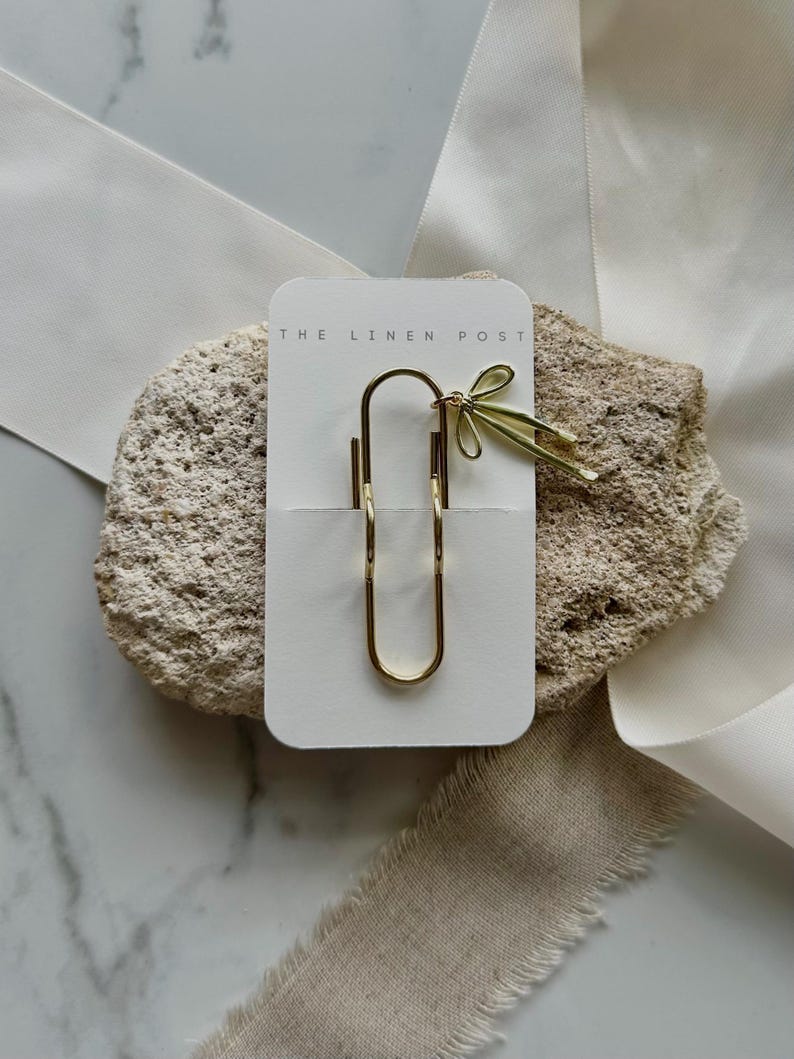 Porta bolígrafos, marcapáginas, diario, accesorios, adorable accesorio de planificación, marcador de posición de libro, amuleto, marcapáginas, lazo dorado para bolígrafo y cuaderno. imagen 1