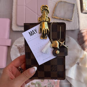 Hand-Shaped Paper Holder: Vintage Brass Clip (Wall Mountable)