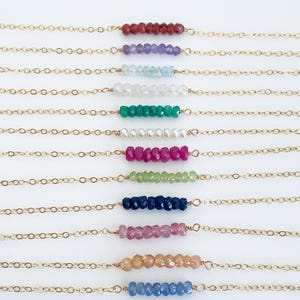 Delicado collar con piedras de nacimiento diminutas. Joyería minimalista con piedras de nacimiento en capas para mujer. Collar con barra de cuentas de piedras preciosas, regalo de cumpleaños.