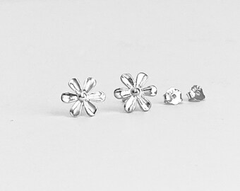 [KATENKELLY] 925Silver☆Tiny Flower Earrings Sterling Silver Flower Studs. Small Silver Flower Earrings