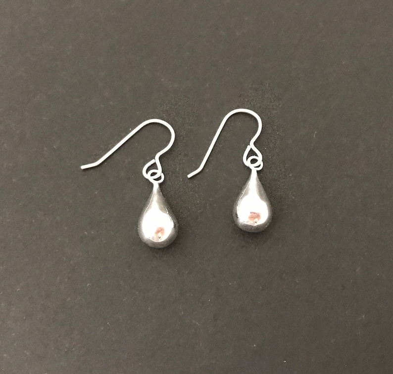 Sterling Silver Tear Drop Cutout Earring main image 1
