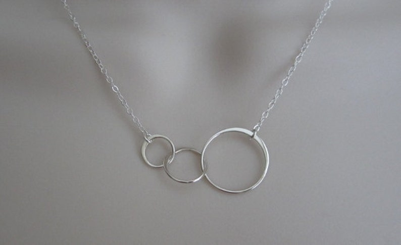 Infinity Necklace. Eternity Necklace.3 Generation Necklace.Sterling Silver Interlocking Rings Necklace.Dainty Layer Necklace.Sister Necklace Bild 1