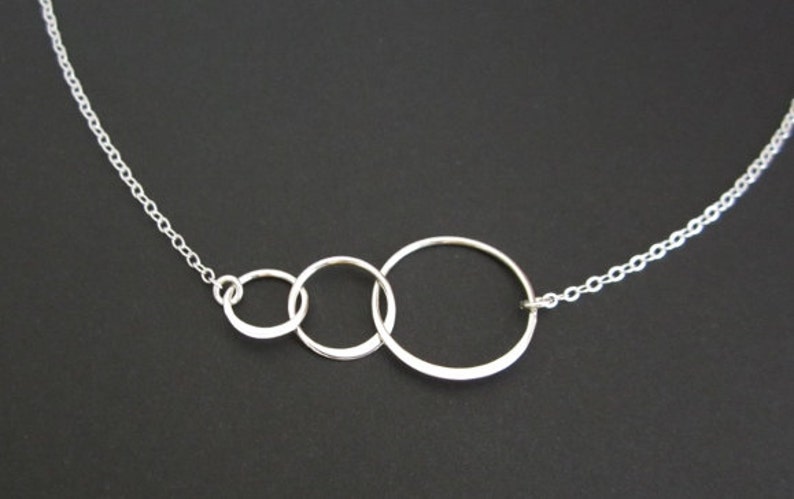 Infinity Necklace. Eternity Necklace.3 Generation Necklace.Sterling Silver Interlocking Rings Necklace.Dainty Layer Necklace.Sister Necklace Bild 5